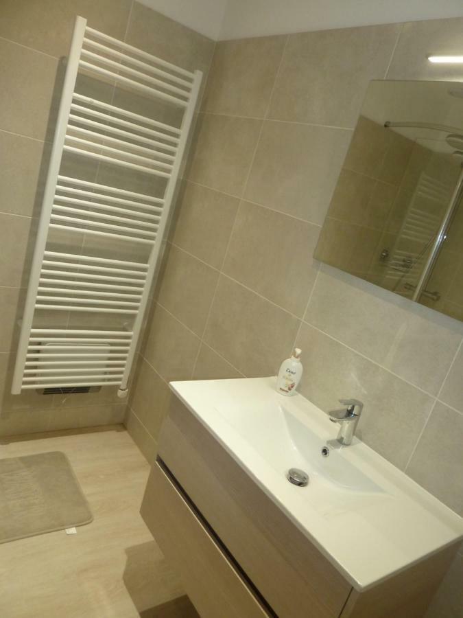 Cote Cour Apartment Bergues Bagian luar foto